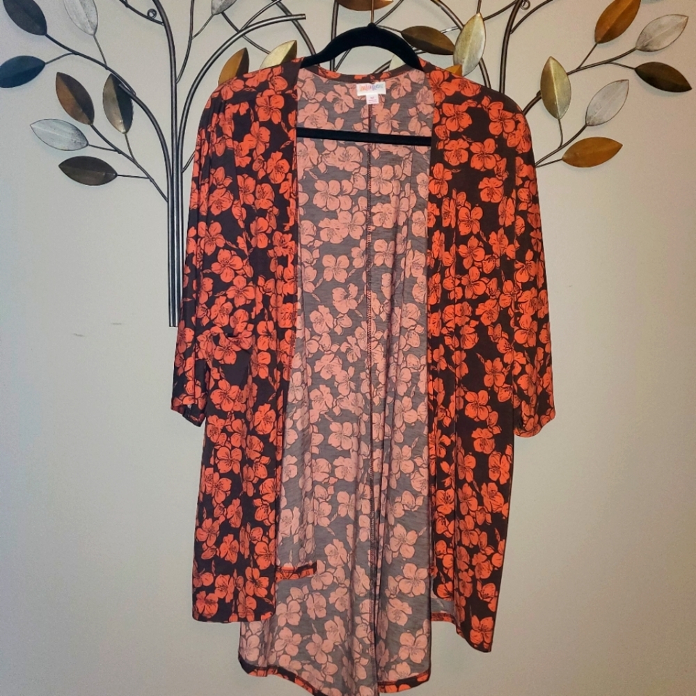 M Lularoe Lindsay Cardigan NWT - Fits Plus Size 18/20 and 22/24 Easily!